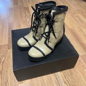 Sorel Yellow rain boots (w/tag)